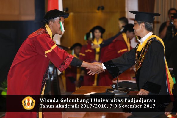 Wisuda Unpad Gel I TA 2017_2018  Fakultas Pertanian Oleh Rektor 032