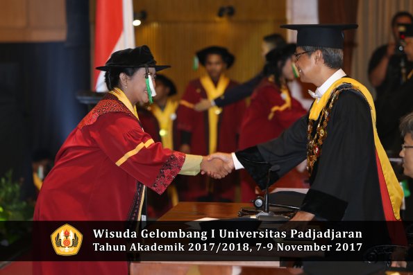 Wisuda Unpad Gel I TA 2017_2018  Fakultas Pertanian Oleh Rektor 033