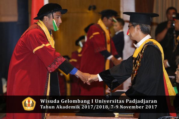 Wisuda Unpad Gel I TA 2017_2018  Fakultas Pertanian Oleh Rektor 036