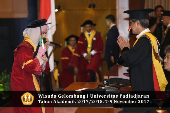 Wisuda Unpad Gel I TA 2017_2018  Fakultas Pertanian Oleh Rektor 038
