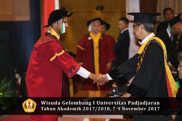 Wisuda Unpad Gel I TA 2017_2018  Fakultas Pertanian Oleh Rektor 039
