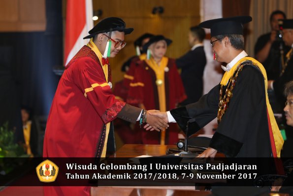 Wisuda Unpad Gel I TA 2017_2018  Fakultas Pertanian Oleh Rektor 041