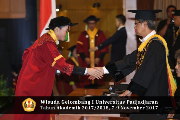Wisuda Unpad Gel I TA 2017_2018  Fakultas Pertanian Oleh Rektor 043