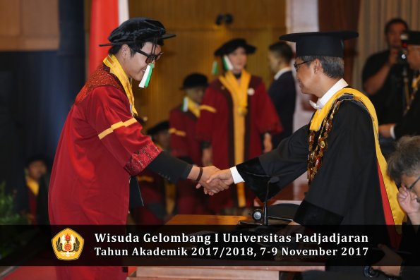 Wisuda Unpad Gel I TA 2017_2018  Fakultas Pertanian Oleh Rektor 044