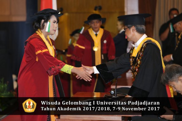 Wisuda Unpad Gel I TA 2017_2018  Fakultas Pertanian Oleh Rektor 046
