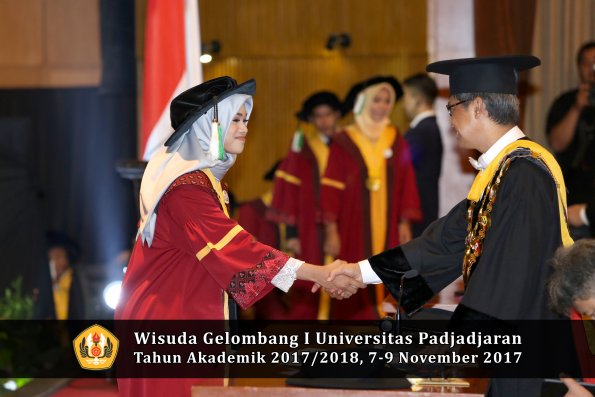 Wisuda Unpad Gel I TA 2017_2018  Fakultas Pertanian Oleh Rektor 054