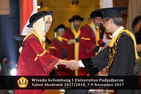Wisuda Unpad Gel I TA 2017_2018  Fakultas Pertanian Oleh Rektor 055