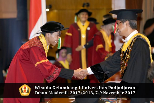 Wisuda Unpad Gel I TA 2017_2018  Fakultas Pertanian Oleh Rektor 063
