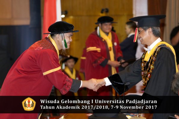 Wisuda Unpad Gel I TA 2017_2018  Fakultas Pertanian Oleh Rektor 065