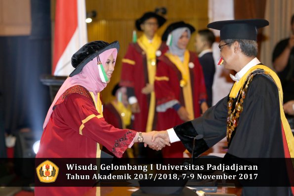 Wisuda Unpad Gel I TA 2017_2018  Fakultas Pertanian Oleh Rektor 067