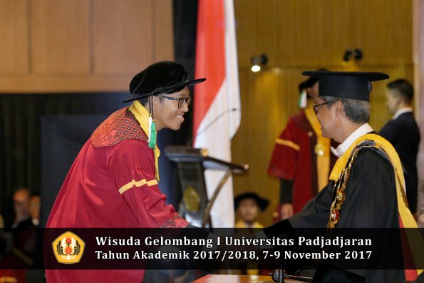 Wisuda Unpad Gel I TA 2017_2018  Fakultas Pertanian Oleh Rektor 069
