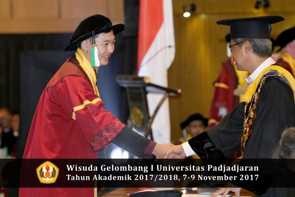 Wisuda Unpad Gel I TA 2017_2018  Fakultas Pertanian Oleh Rektor 070