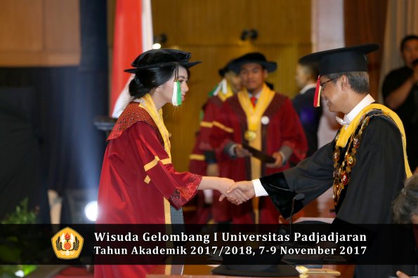 Wisuda Unpad Gel I TA 2017_2018  Fakultas Pertanian Oleh Rektor 073
