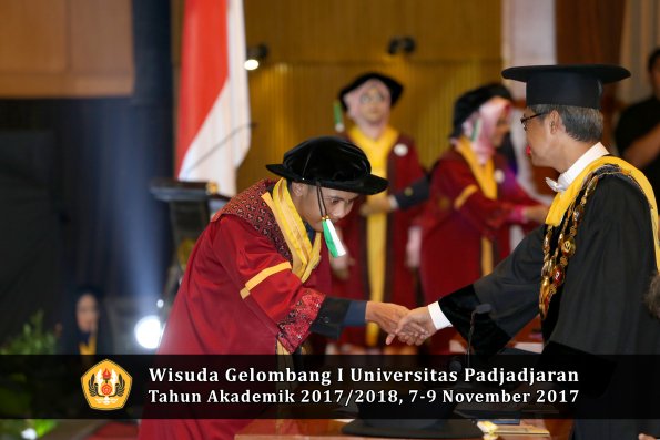 Wisuda Unpad Gel I TA 2017_2018  Fakultas Pertanian Oleh Rektor 075