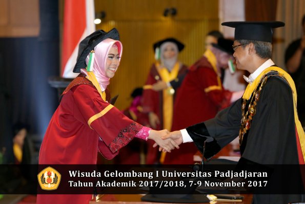 Wisuda Unpad Gel I TA 2017_2018  Fakultas Pertanian Oleh Rektor 076