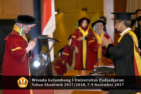 Wisuda Unpad Gel I TA 2017_2018  Fakultas Pertanian Oleh Rektor 077