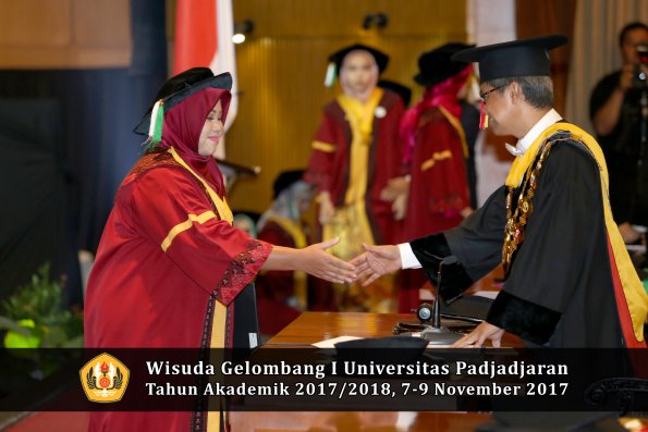 Wisuda Unpad Gel I TA 2017_2018  Fakultas Pertanian Oleh Rektor 079