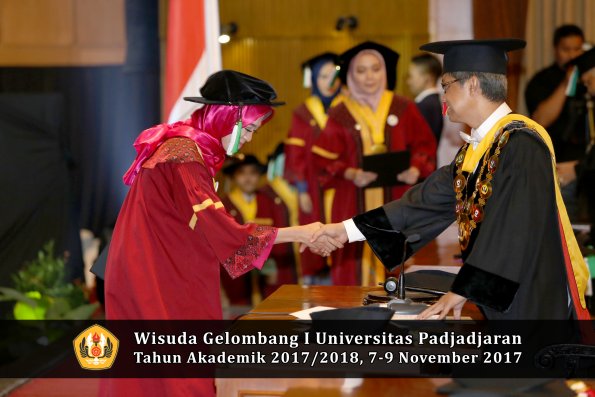 Wisuda Unpad Gel I TA 2017_2018  Fakultas Pertanian Oleh Rektor 080