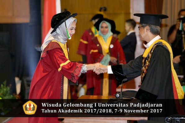 Wisuda Unpad Gel I TA 2017_2018  Fakultas Pertanian Oleh Rektor 084