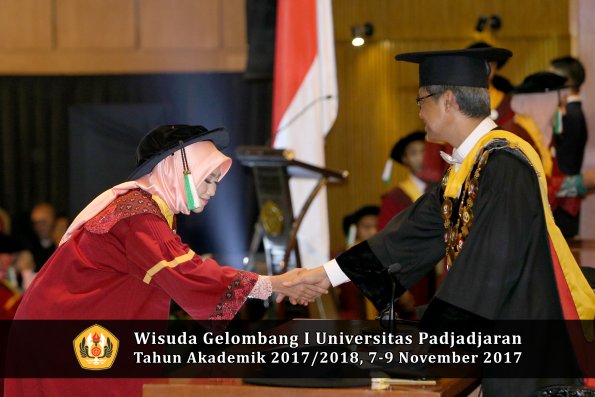 Wisuda Unpad Gel I TA 2017_2018  Fakultas Pertanian Oleh Rektor 091