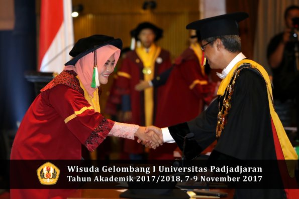 Wisuda Unpad Gel I TA 2017_2018  Fakultas Pertanian Oleh Rektor 118