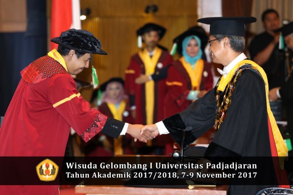 Wisuda Unpad Gel I TA 2017_2018  Fakultas Pertanian Oleh Rektor 123