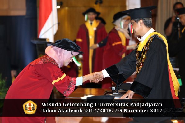 Wisuda Unpad Gel I TA 2017_2018  Fakultas Pertanian Oleh Rektor 127