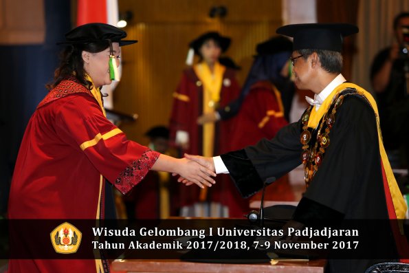 Wisuda Unpad Gel I TA 2017_2018  Fakultas Pertanian Oleh Rektor 135