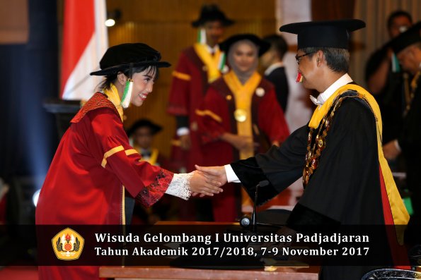 Wisuda Unpad Gel I TA 2017_2018  Fakultas Pertanian Oleh Rektor 137