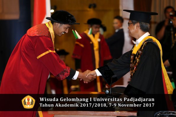 Wisuda Unpad Gel I TA 2017_2018  Fakultas Pertanian Oleh Rektor 139