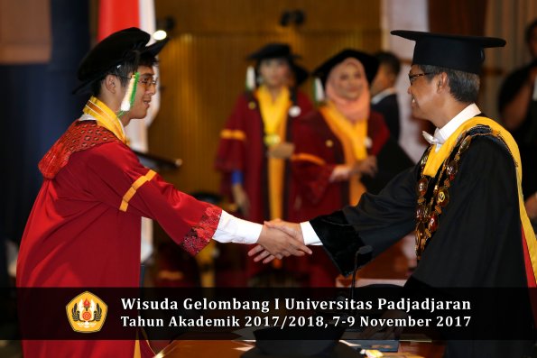 Wisuda Unpad Gel I TA 2017_2018  Fakultas Pertanian Oleh Rektor 143