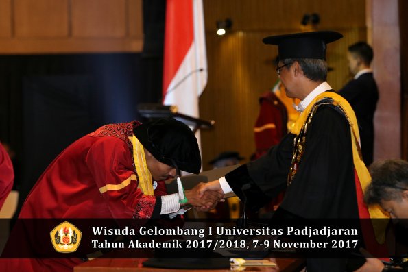 Wisuda Unpad Gel I TA 2017_2018  Fakultas Pertanian Oleh Rektor 146