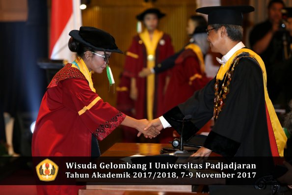 Wisuda Unpad Gel I TA 2017_2018  Fakultas Pertanian Oleh Rektor 147