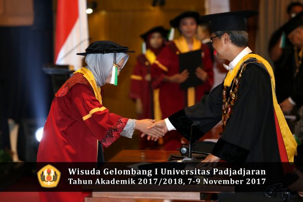 Wisuda Unpad Gel I TA 2017_2018  Fakultas Pertanian Oleh Rektor 148