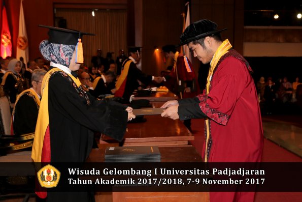 Wisuda Unpad Gel I TA 2017_2018  Fakultas Teknik Geologi Oleh Dekan 021