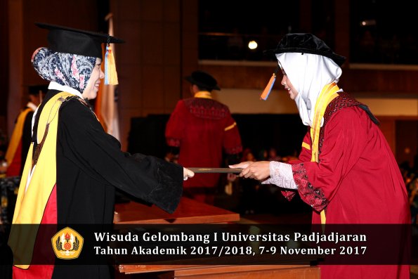 Wisuda Unpad Gel I TA 2017_2018  Fakultas Teknik Geologi Oleh Dekan 022