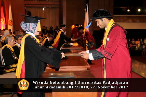 Wisuda Unpad Gel I TA 2017_2018  Fakultas Teknik Geologi Oleh Dekan 027