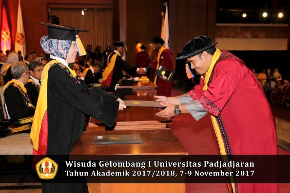 Wisuda Unpad Gel I TA 2017_2018  Fakultas Teknik Geologi Oleh Dekan 028