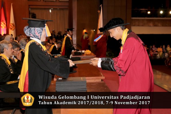 Wisuda Unpad Gel I TA 2017_2018  Fakultas Teknik Geologi Oleh Dekan 037