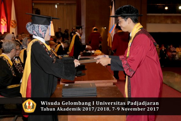 Wisuda Unpad Gel I TA 2017_2018  Fakultas Teknik Geologi Oleh Dekan 042