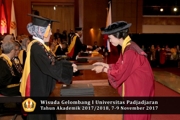Wisuda Unpad Gel I TA 2017_2018  Fakultas Teknik Geologi Oleh Dekan 044