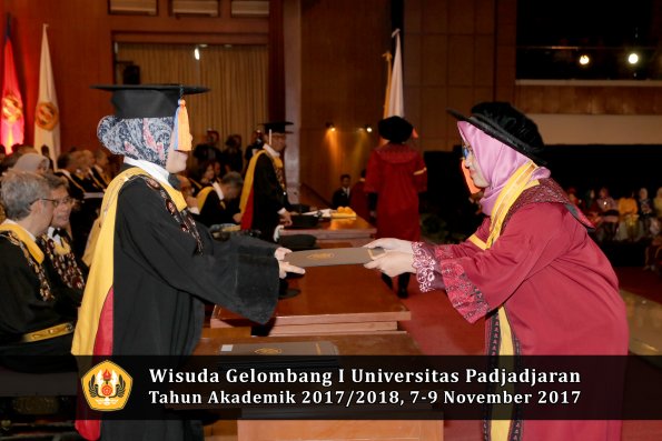 Wisuda Unpad Gel I TA 2017_2018  Fakultas Teknik Geologi Oleh Dekan 052