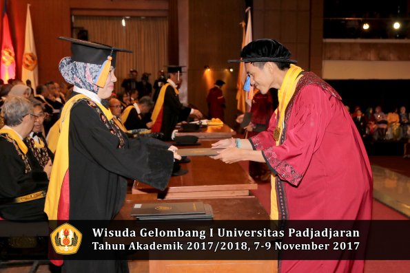 Wisuda Unpad Gel I TA 2017_2018  Fakultas Teknik Geologi Oleh Dekan 053