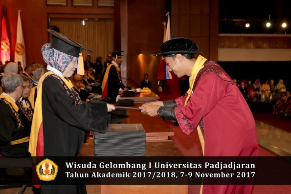 Wisuda Unpad Gel I TA 2017_2018  Fakultas Teknik Geologi Oleh Dekan 060