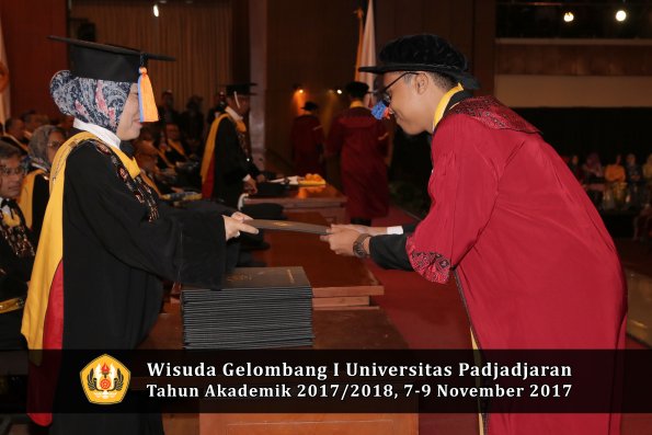 Wisuda Unpad Gel I TA 2017_2018  Fakultas Teknik Geologi Oleh Dekan 061