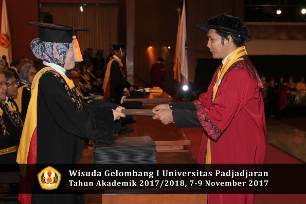 Wisuda Unpad Gel I TA 2017_2018  Fakultas Teknik Geologi Oleh Dekan 066