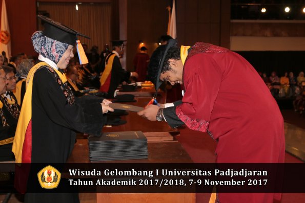 Wisuda Unpad Gel I TA 2017_2018  Fakultas Teknik Geologi Oleh Dekan 069