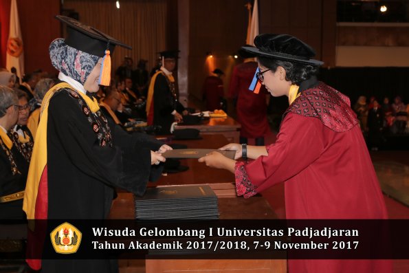 Wisuda Unpad Gel I TA 2017_2018  Fakultas Teknik Geologi Oleh Dekan 072