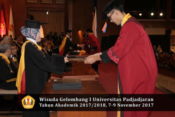 Wisuda Unpad Gel I TA 2017_2018  Fakultas Teknik Geologi Oleh Dekan 077