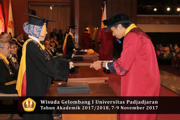 Wisuda Unpad Gel I TA 2017_2018  Fakultas Teknik Geologi Oleh Dekan 078